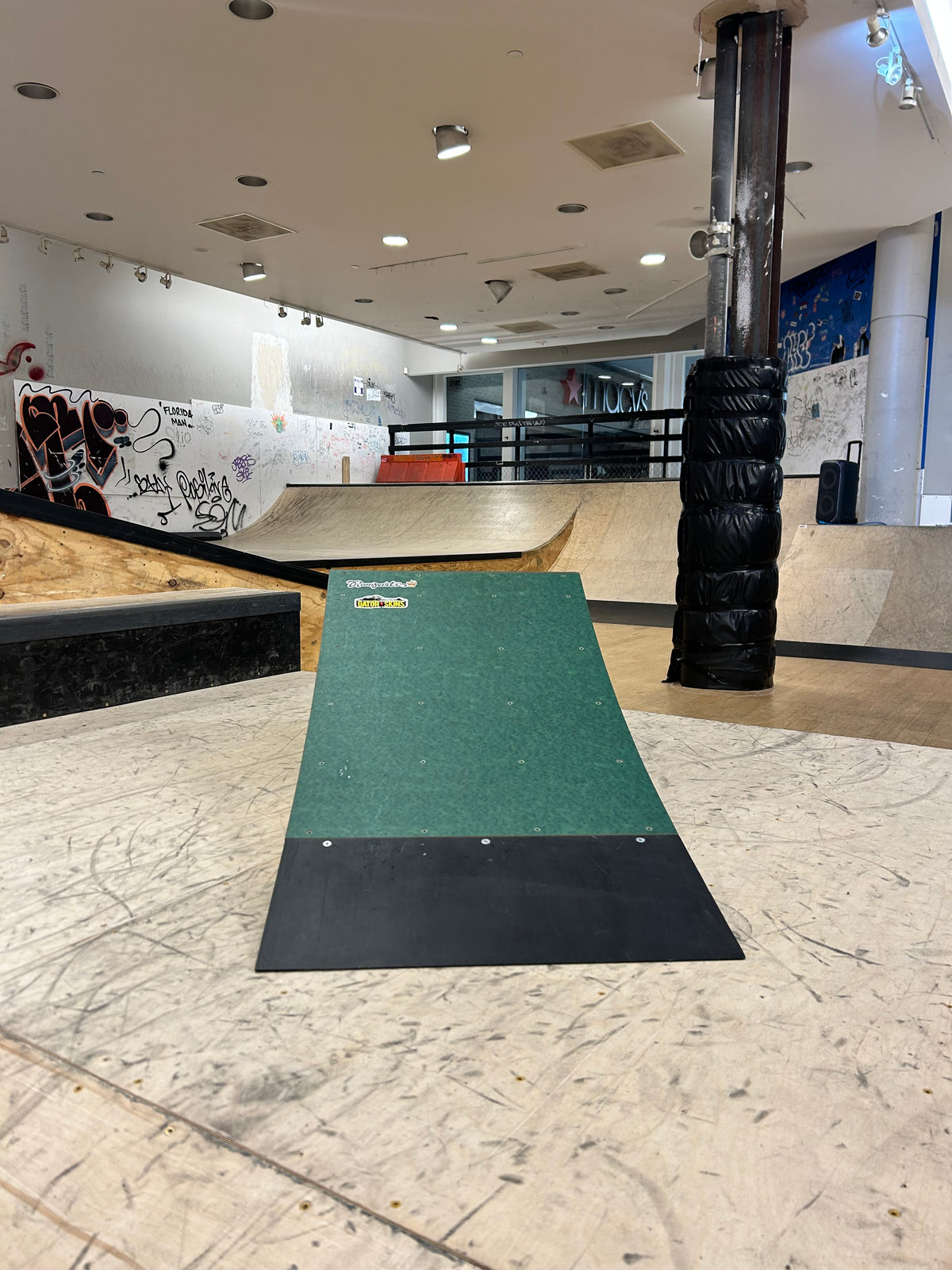 Kicker Snowboard Ramp Kicker Ramp by RampArts With GatorSkins Surface – SkaterApolis