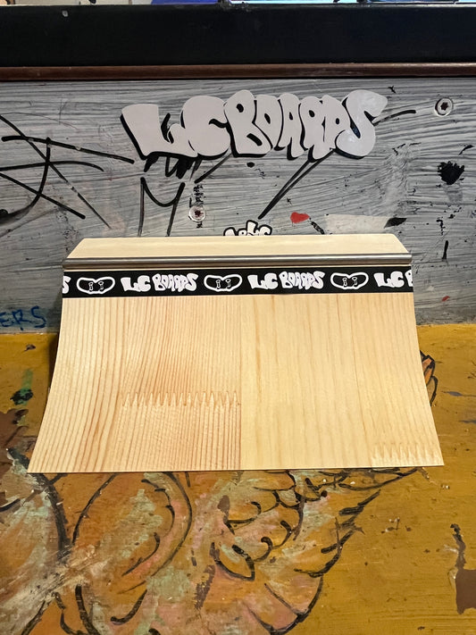 LC BOARDS FINGERBOARD QUARTER PIPE V2 WOOD RAMP