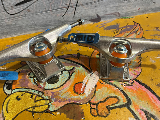 Independent Trucks 144 Mid Polished 8.25